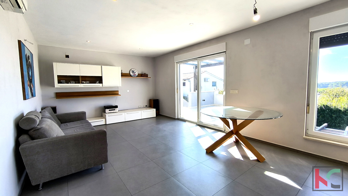 PULA, VILLA FAMILIARE CON PISCINA IN ZONA TRANQUILLA DELLA CITTÀ #VENDITA