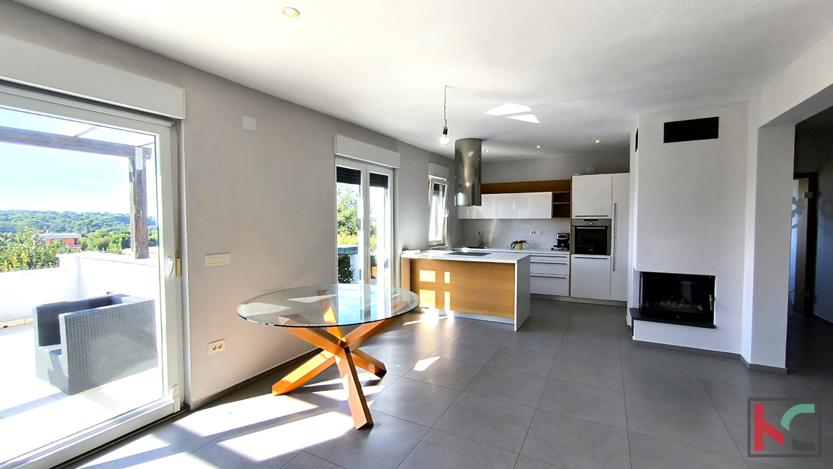 PULA, VILLA FAMILIARE CON PISCINA IN ZONA TRANQUILLA DELLA CITTÀ #VENDITA