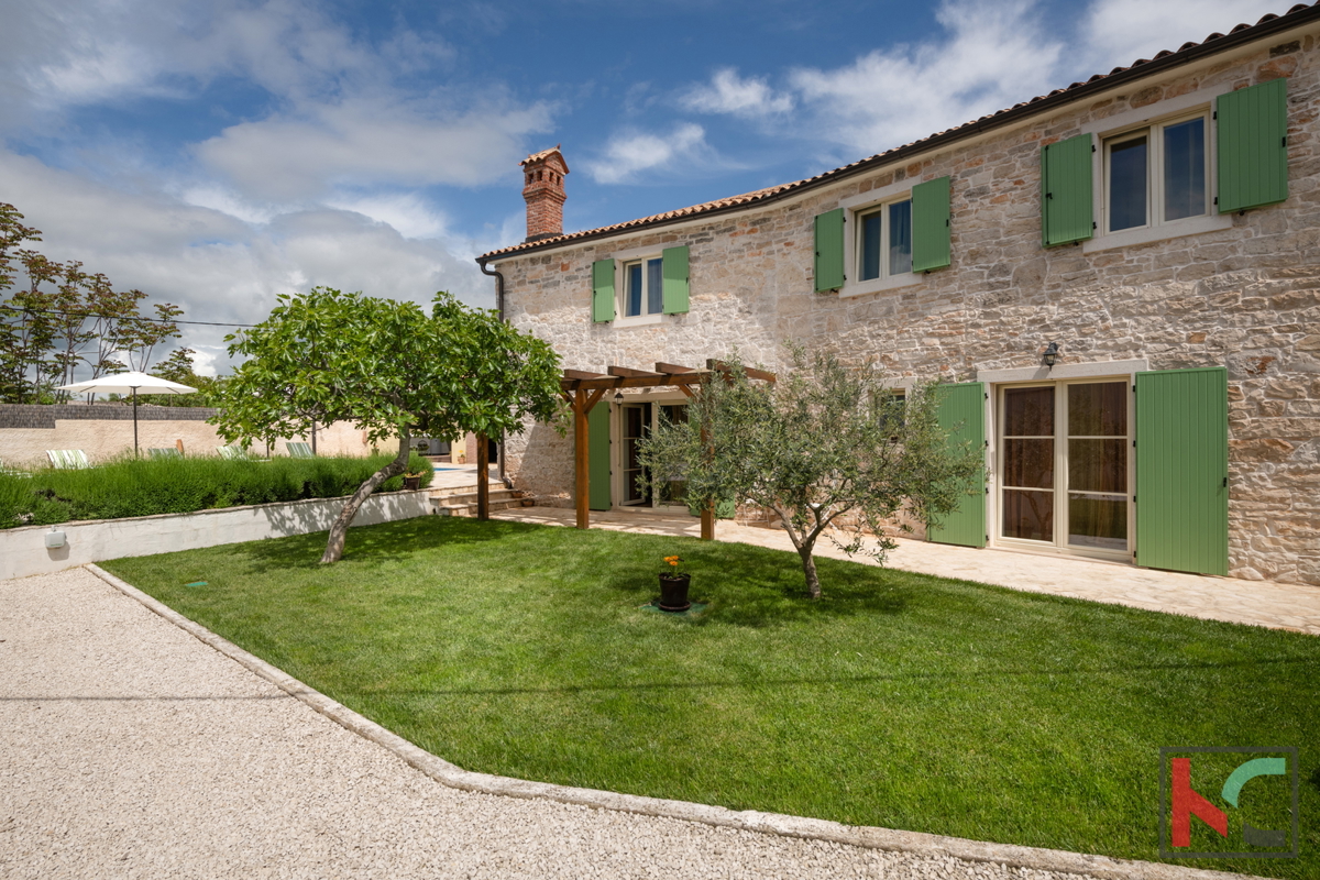 ISTRA, KRNICA – VILLA MODERNA CON 4 CAMERE DA LETTO, PISCINA RISCALDATA, GIARDINO CURATO, #VENDITA