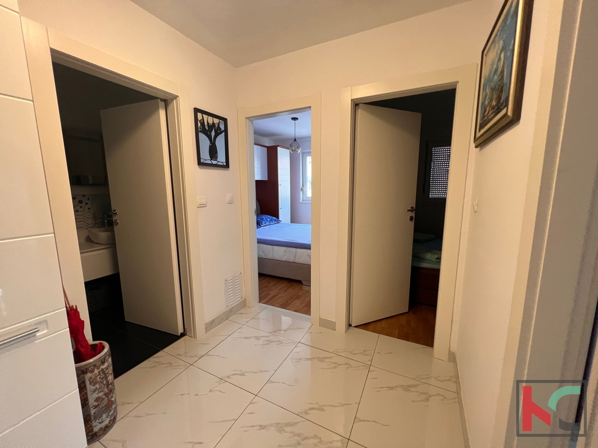 Pula, Valkane, appartamento 60 m2, trilocale di qualita, prima fila mare, primo piano