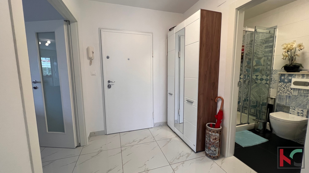 Pula, Valkane, appartamento 60 m2, trilocale di qualita, prima fila mare, primo piano