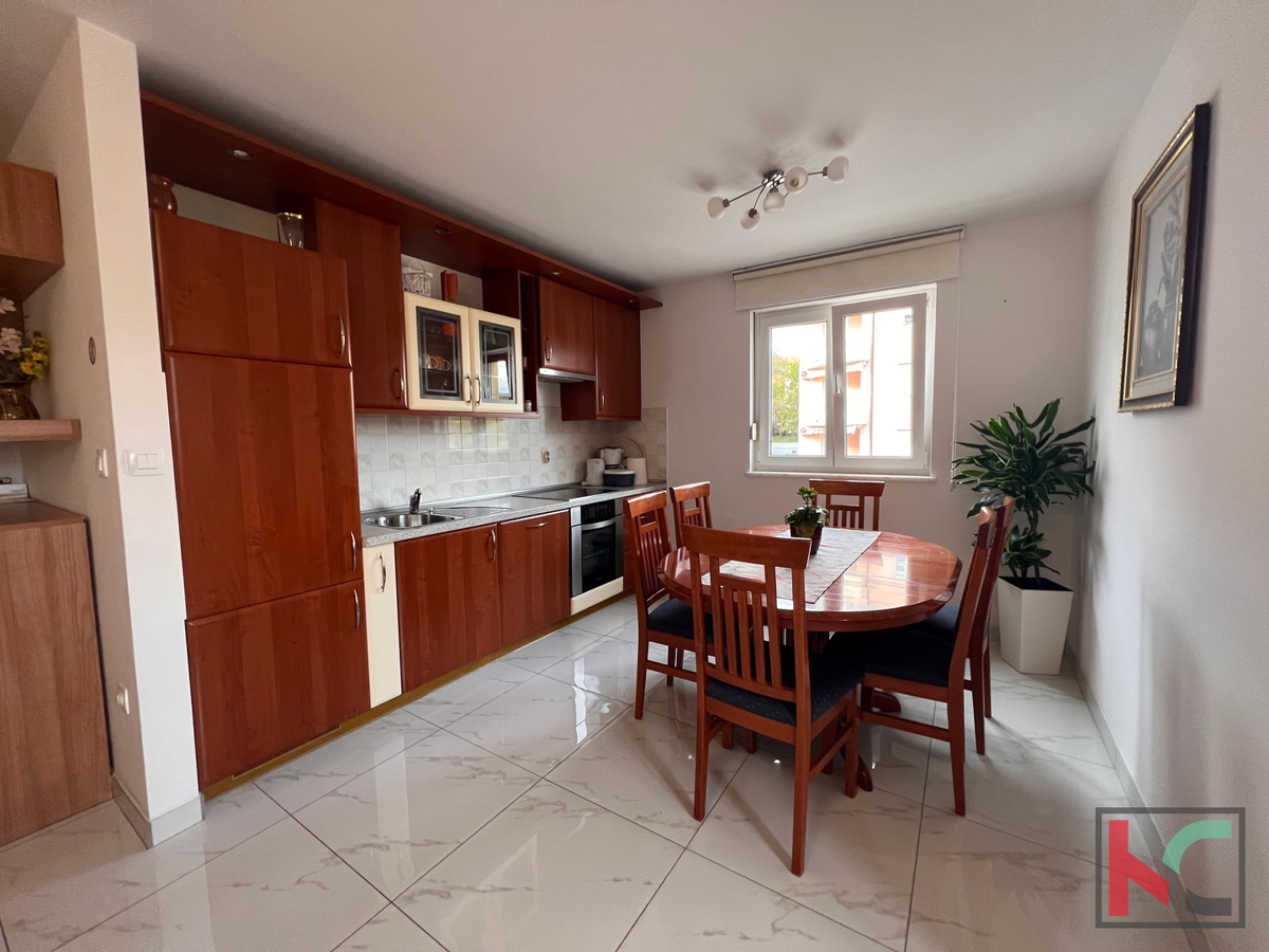 Pula, Valkane, appartamento 60 m2, trilocale di qualita, prima fila mare, primo piano