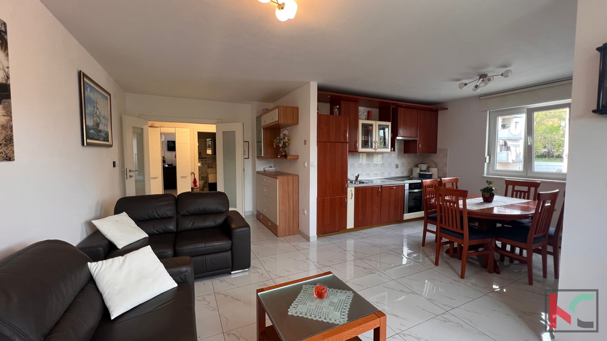 Pula, Valkane, appartamento 60 m2, trilocale di qualita, prima fila mare, primo piano