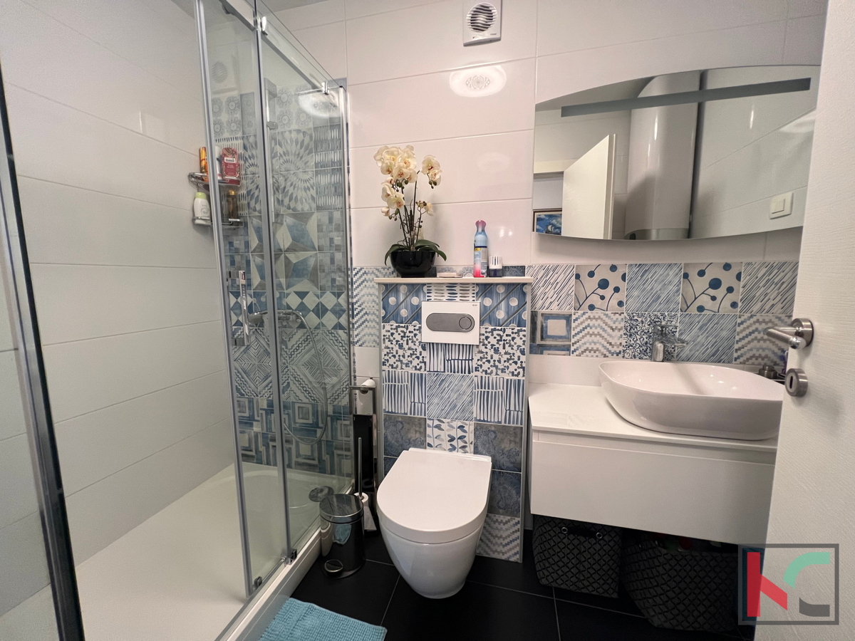 Pula, Valkane, appartamento 60 m2, trilocale di qualita, prima fila mare, primo piano