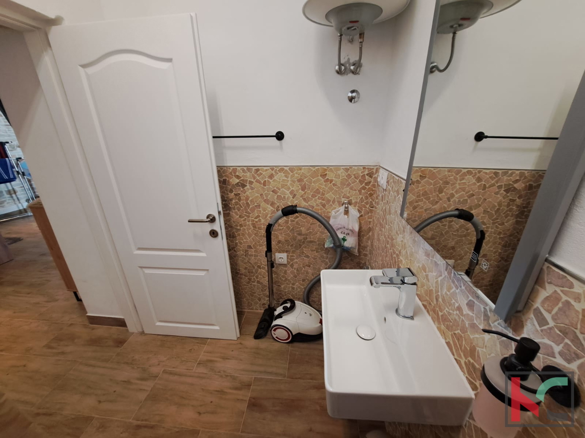 Liznjan, casa a schiera con due appartamenti, #vendita