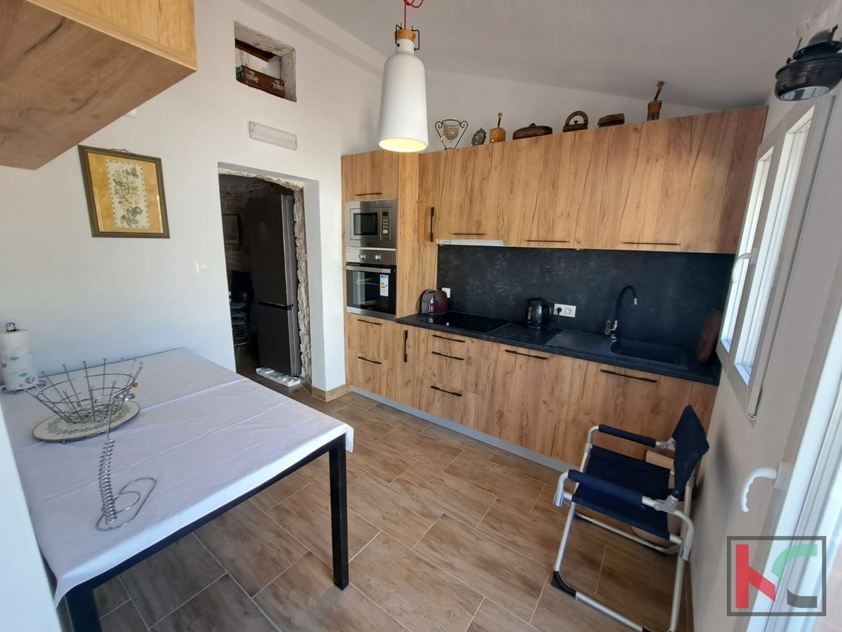 Liznjan, casa a schiera con due appartamenti, #vendita