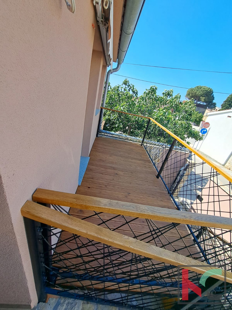 Liznjan, casa a schiera con due appartamenti, #vendita