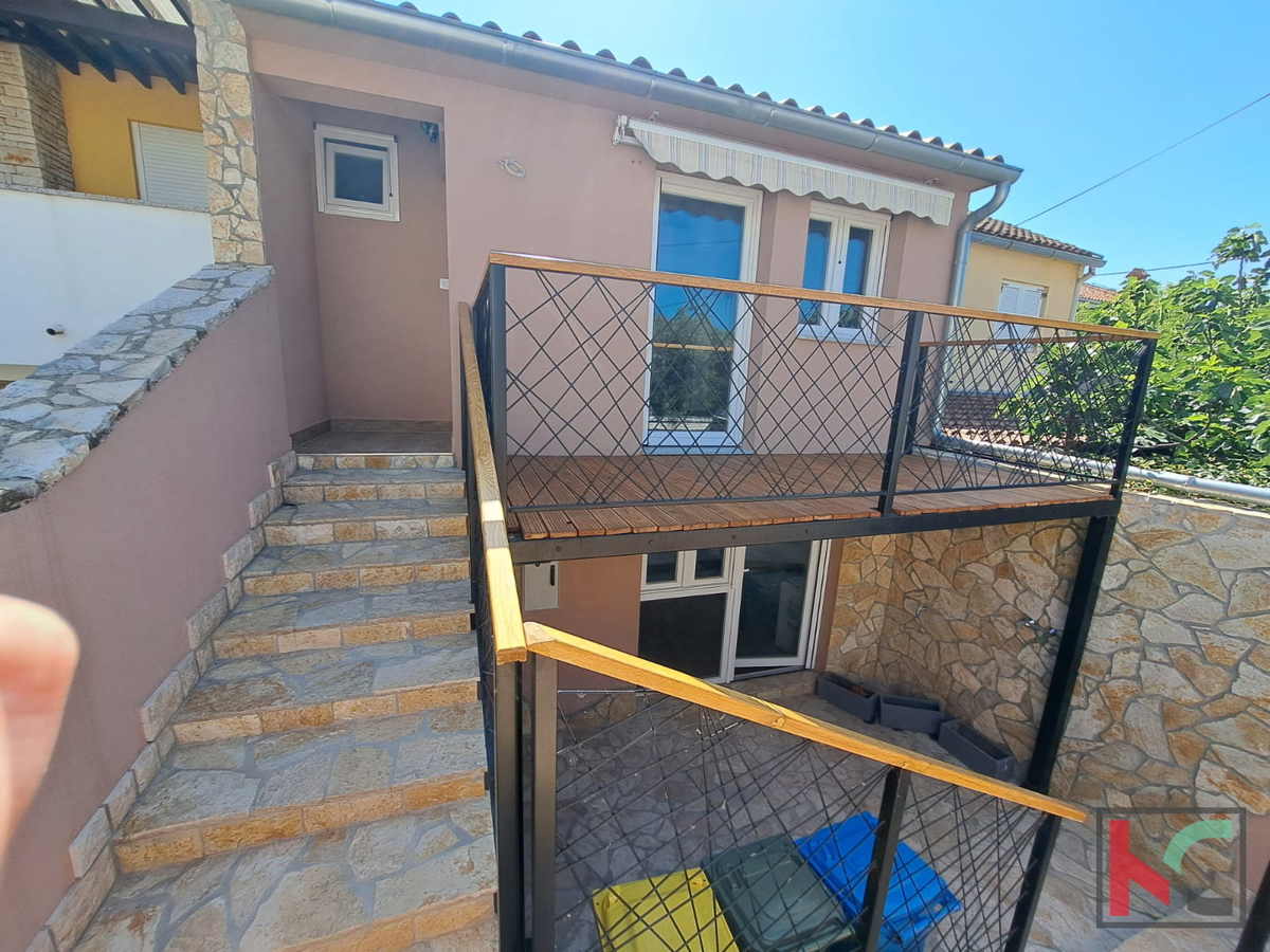 Liznjan, casa a schiera con due appartamenti, #vendita