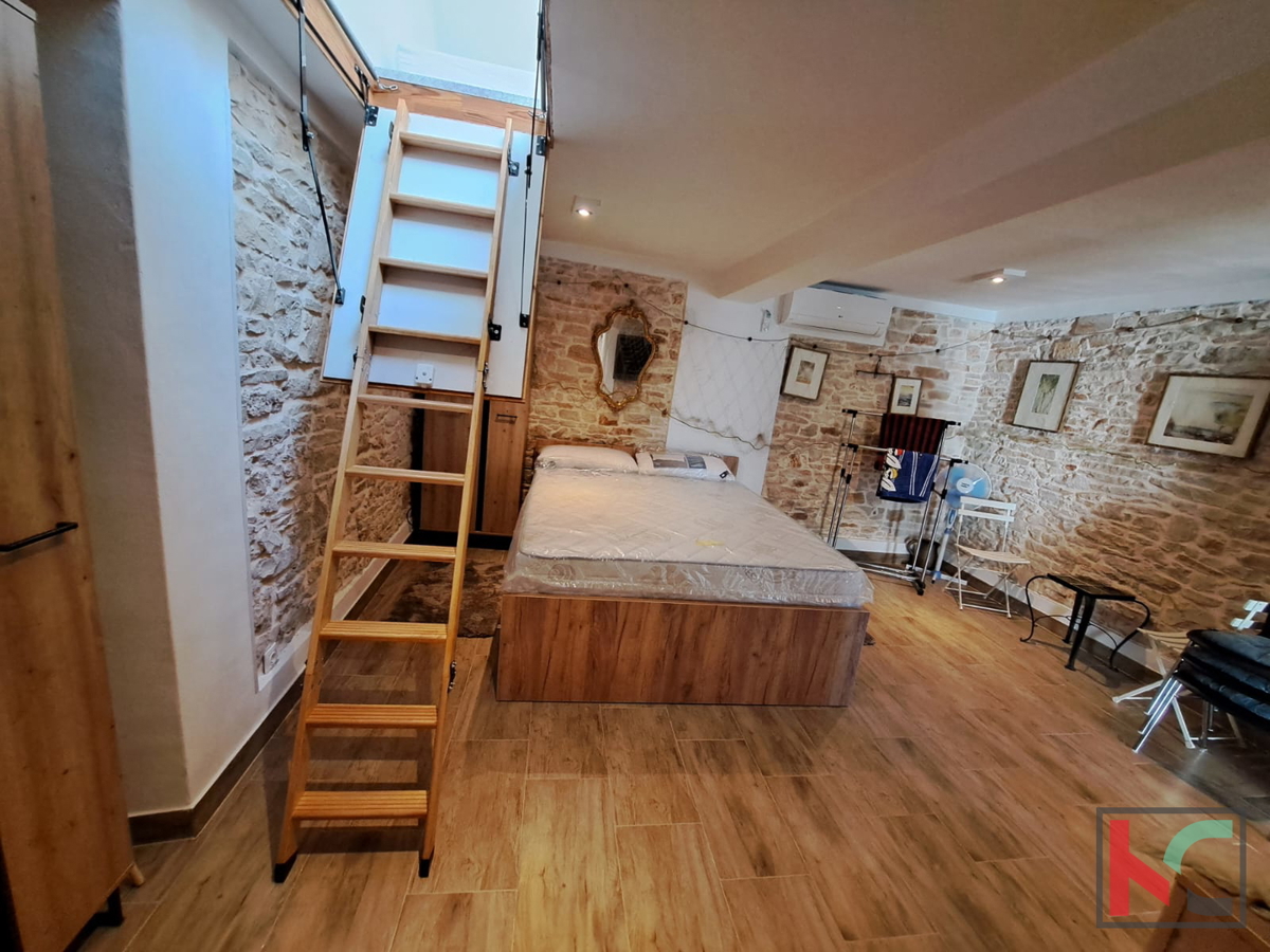 Liznjan, casa a schiera con due appartamenti, #vendita