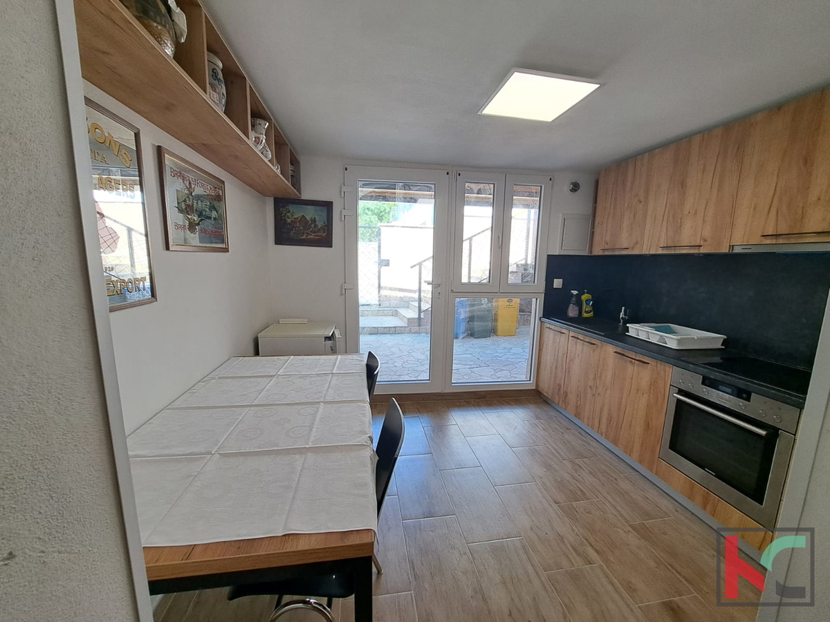 Liznjan, casa a schiera con due appartamenti, #vendita