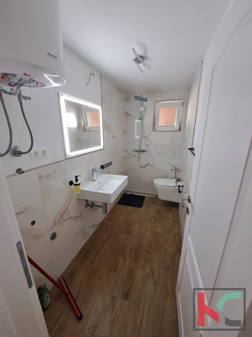 Liznjan, casa a schiera con due appartamenti, #vendita