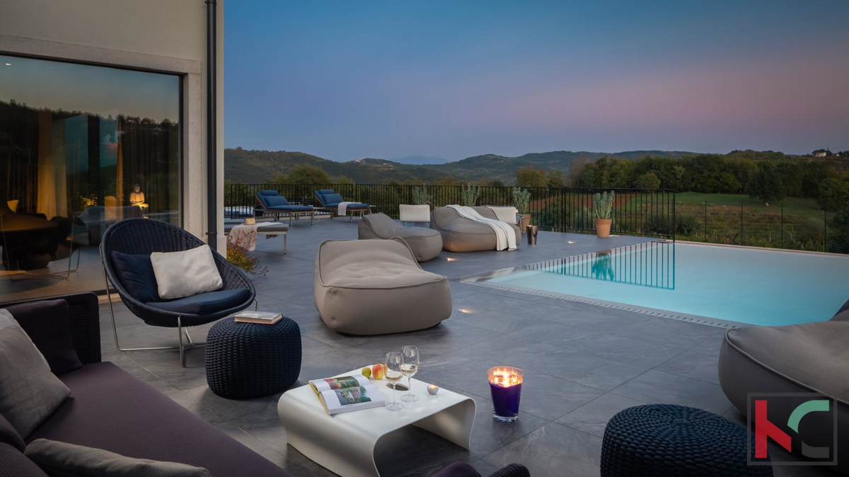 ISTRA, KAROJBA, AUTENTICA VILLA CON CAMPO DA TENNIS #VENDITA