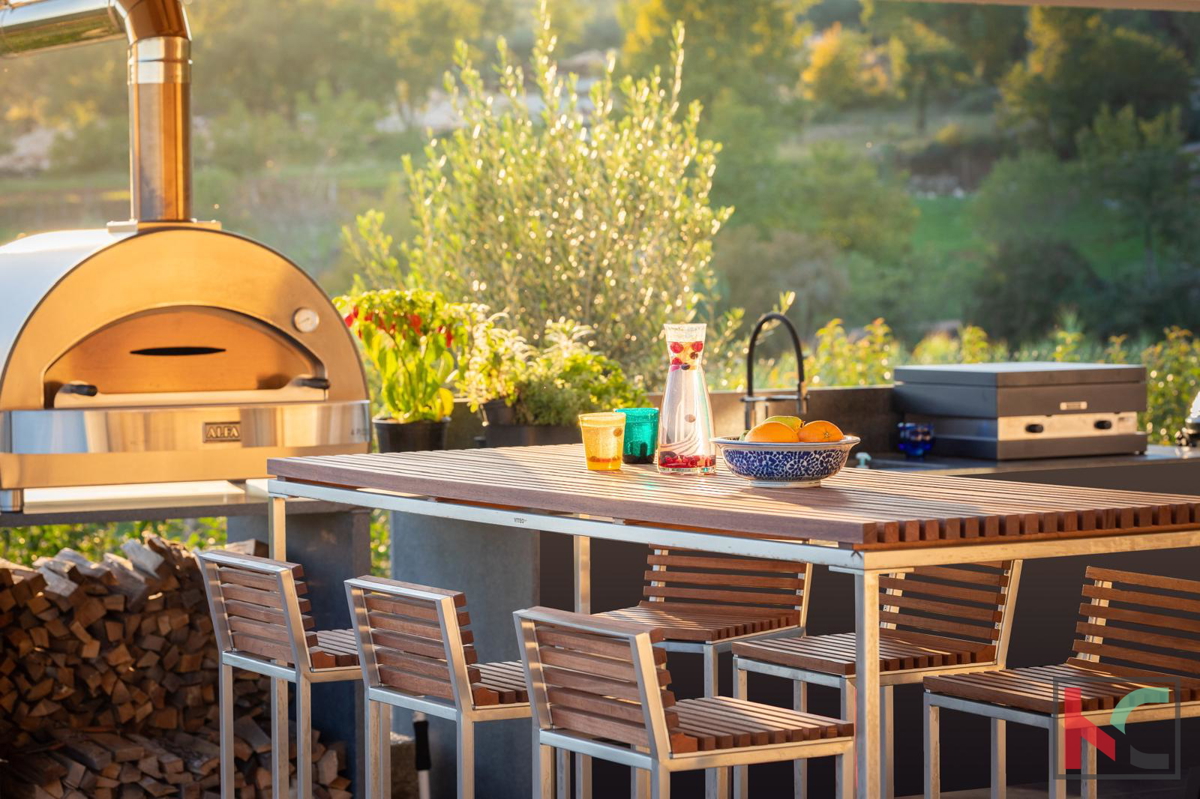 ISTRA, KAROJBA, AUTENTICA VILLA CON CAMPO DA TENNIS #VENDITA