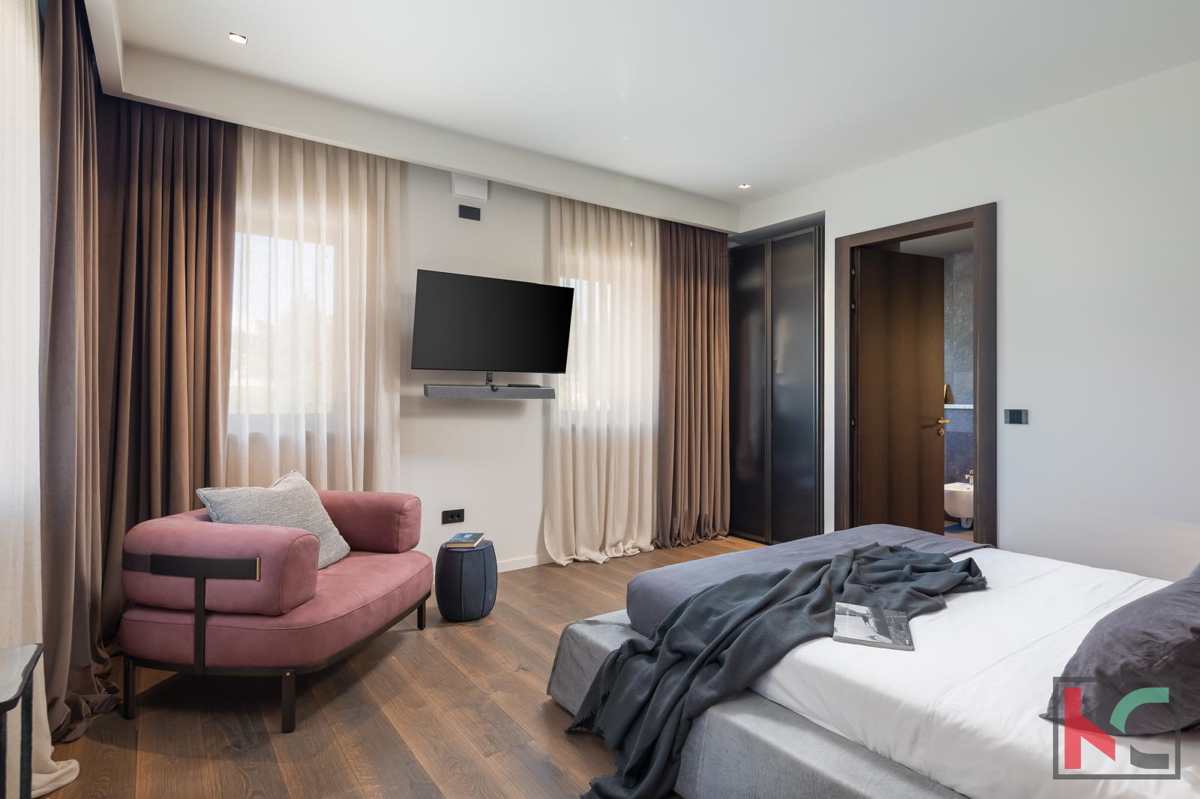 ISTRA, KAROJBA, AUTENTICA VILLA CON CAMPO DA TENNIS #VENDITA