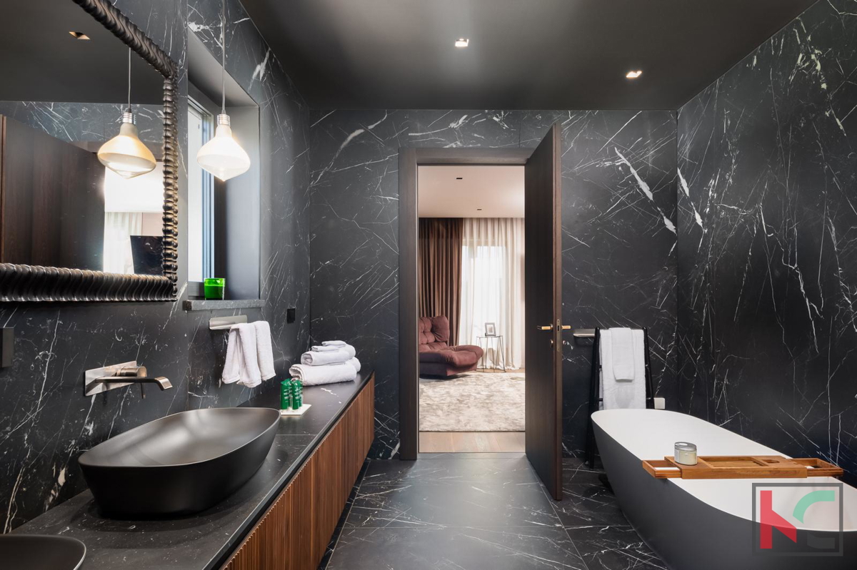 ISTRA, KAROJBA, AUTENTICA VILLA CON CAMPO DA TENNIS #VENDITA