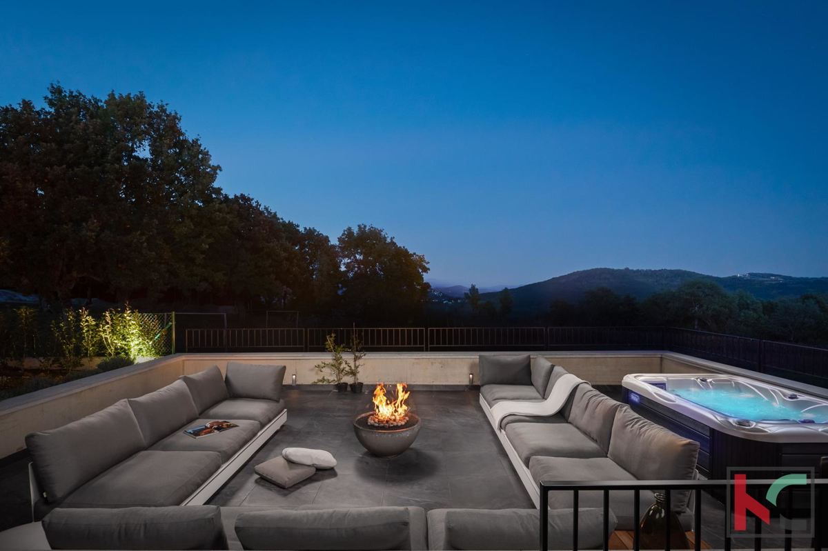 ISTRA, KAROJBA, AUTENTICA VILLA CON CAMPO DA TENNIS #VENDITA