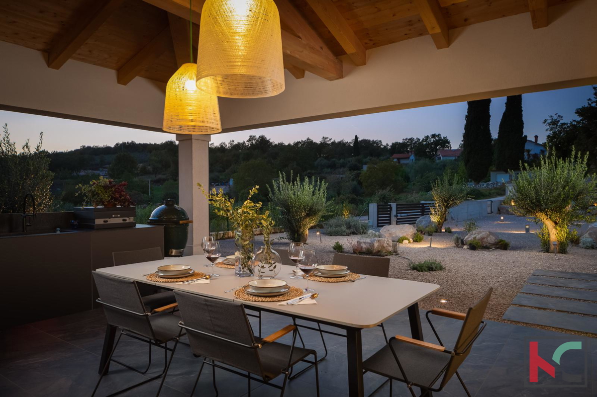 ISTRA, KAROJBA, AUTENTICA VILLA CON CAMPO DA TENNIS #VENDITA