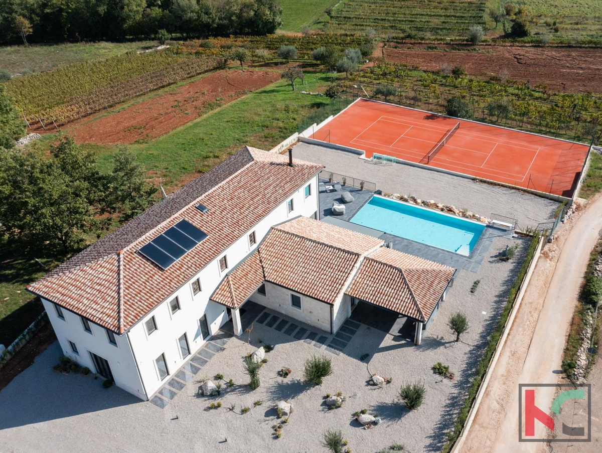 ISTRA, KAROJBA, AUTENTICA VILLA CON CAMPO DA TENNIS #VENDITA