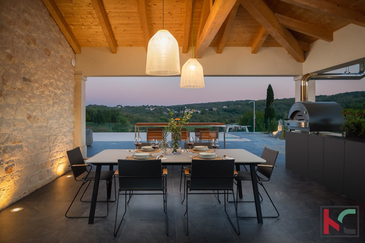 ISTRA, KAROJBA, AUTENTICA VILLA CON CAMPO DA TENNIS #VENDITA