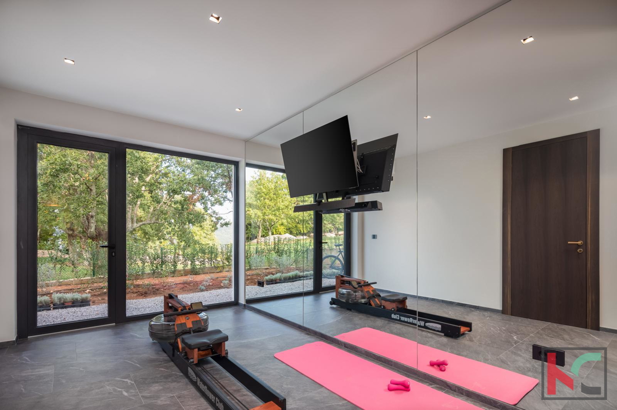 ISTRA, KAROJBA, AUTENTICA VILLA CON CAMPO DA TENNIS #VENDITA