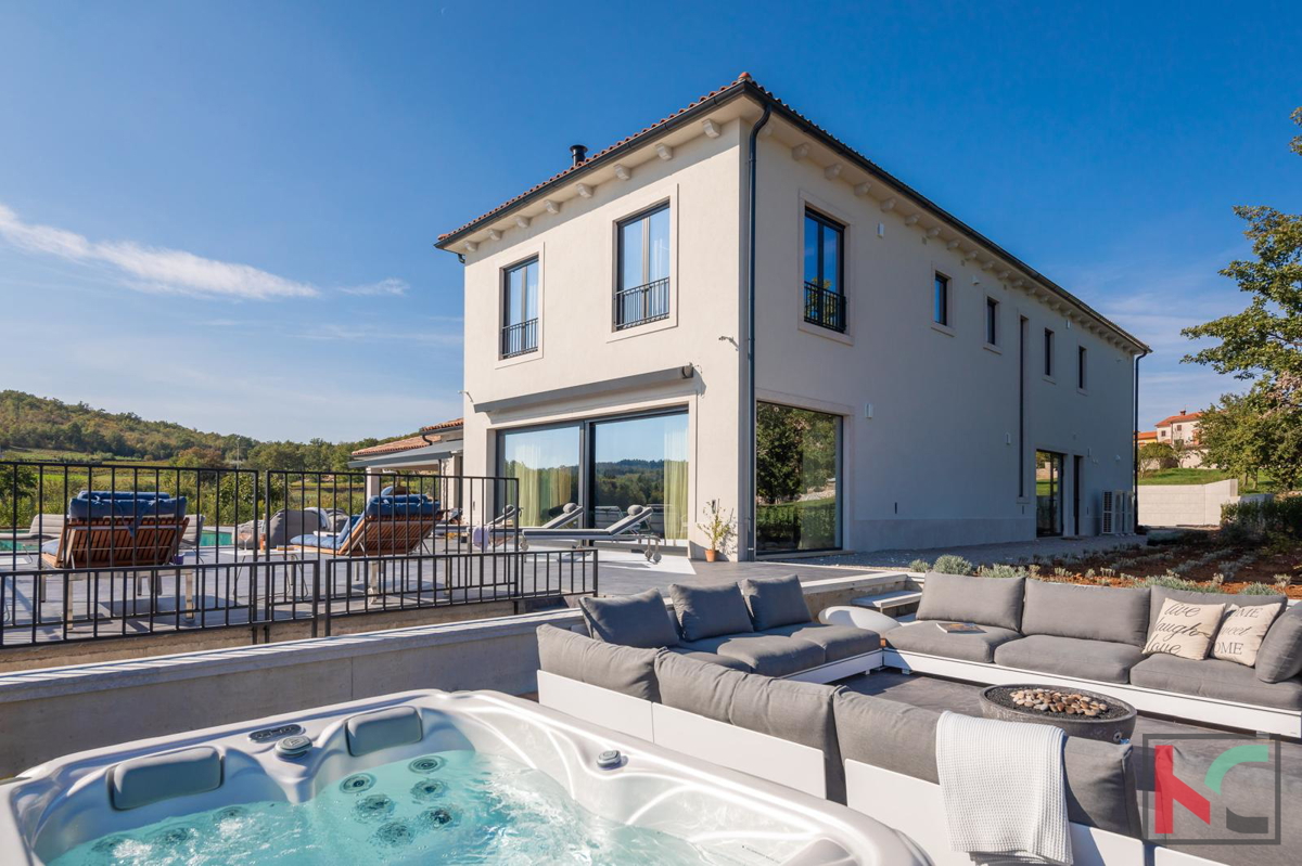 ISTRA, KAROJBA, AUTENTICA VILLA CON CAMPO DA TENNIS #VENDITA