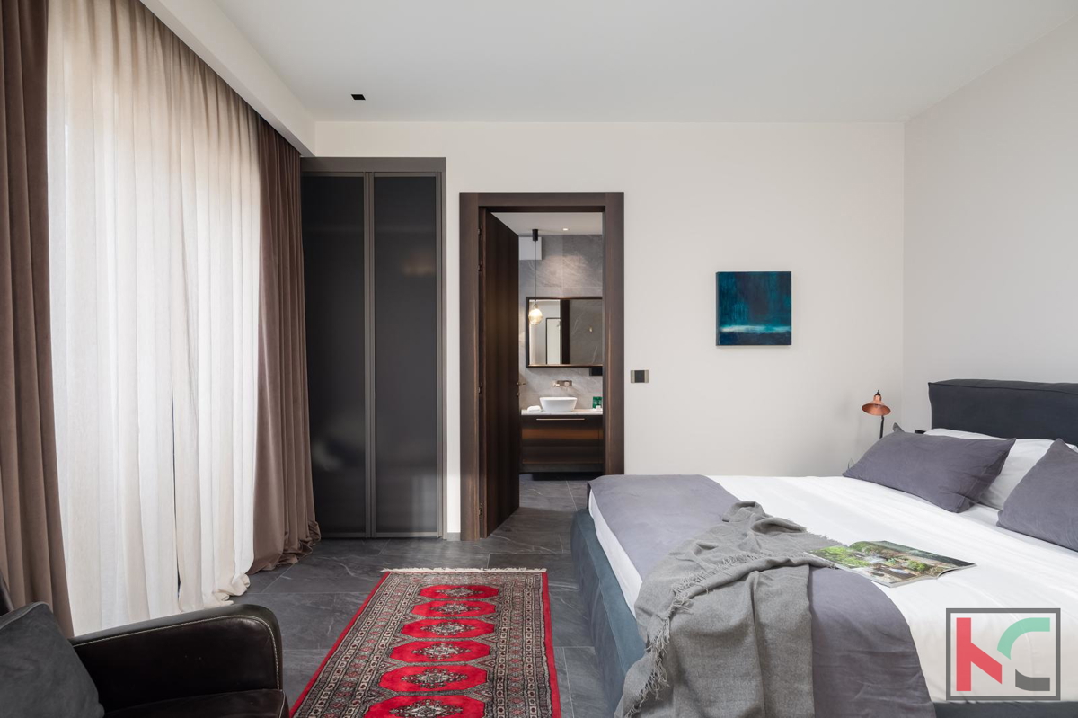 ISTRA, KAROJBA, AUTENTICA VILLA CON CAMPO DA TENNIS #VENDITA