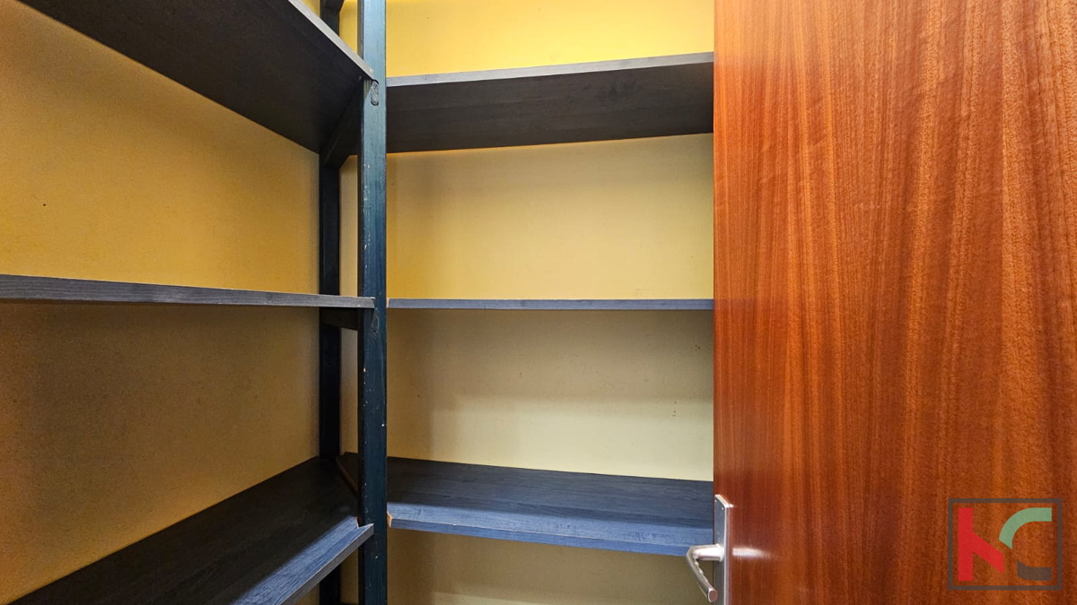 Istria, Pola, confortevole appartamento familiare 3SS+DB 133,29m2 con giardino paesaggistico, posizione tranquilla, #vendita