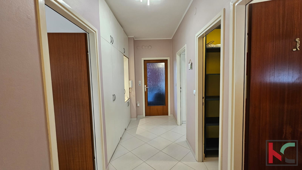 Istria, Pola, confortevole appartamento familiare 3SS+DB 133,29m2 con giardino paesaggistico, posizione tranquilla, #vendita