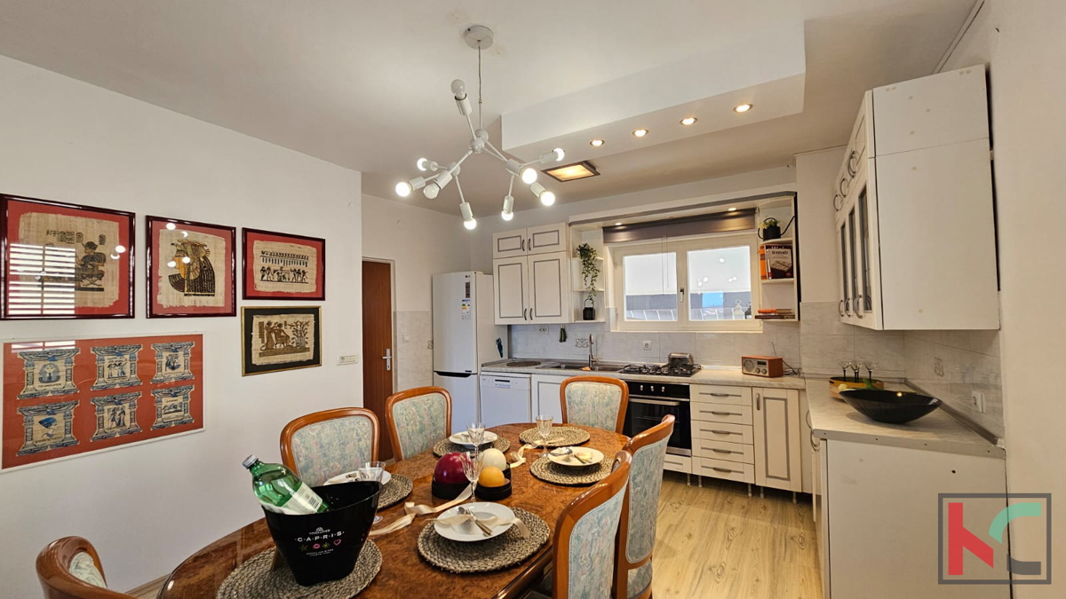 Istria, Pola, confortevole appartamento familiare 3SS+DB 133,29m2 con giardino paesaggistico, posizione tranquilla, #vendita