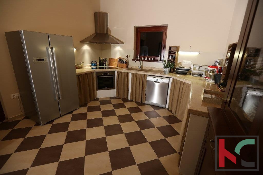 Istria - Juršić bella villa 400m2 su un ampio giardino / piscina 60m2