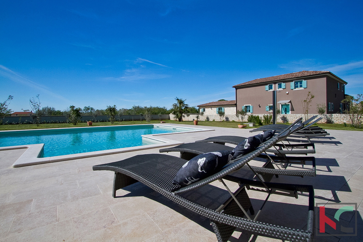 Istria - Juršić bella villa 400m2 su un ampio giardino / piscina 60m2