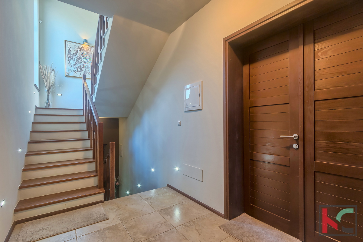 Istria - Juršić bella villa 400m2 su un ampio giardino / piscina 60m2