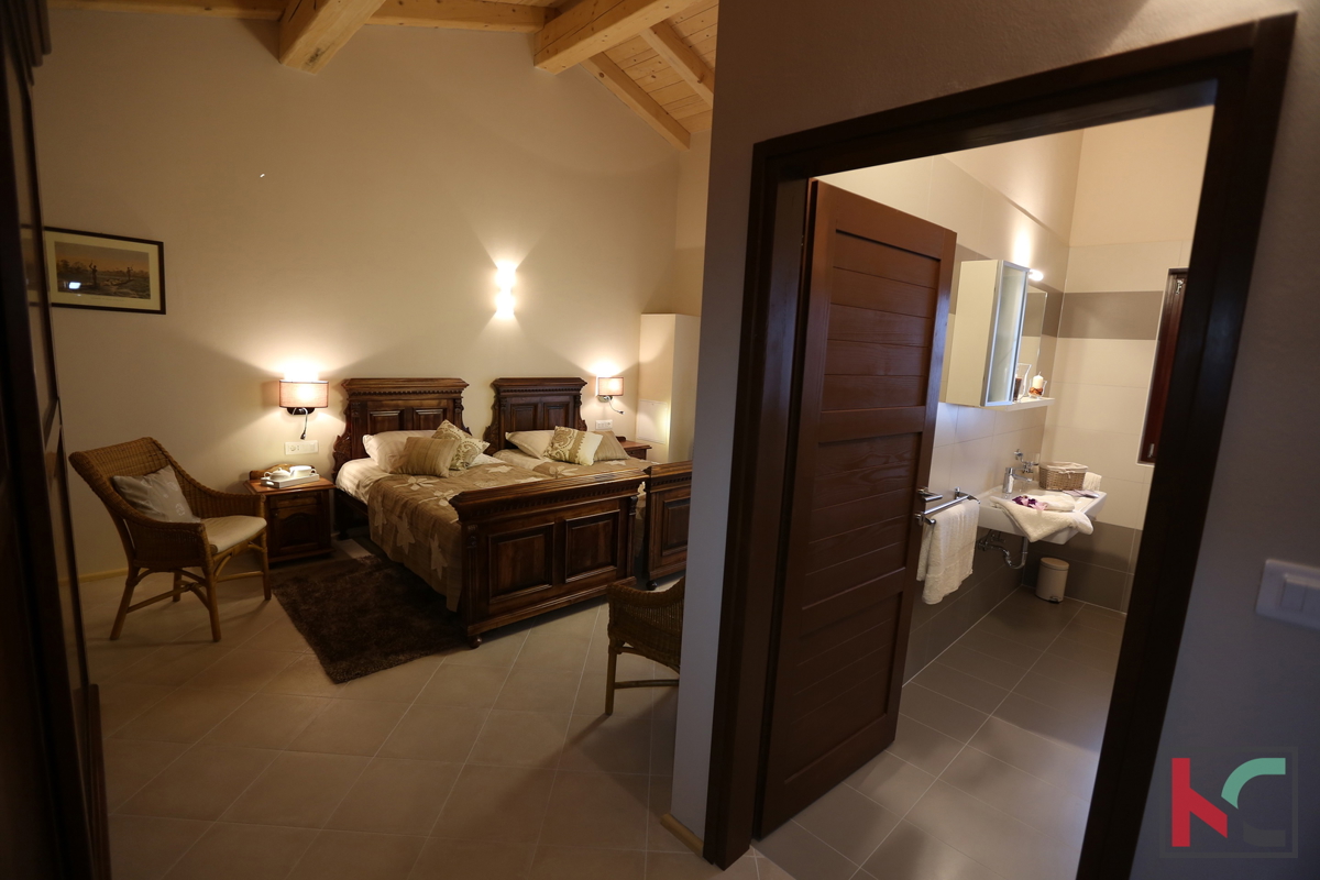 Istria - Juršić bella villa 400m2 su un ampio giardino / piscina 60m2