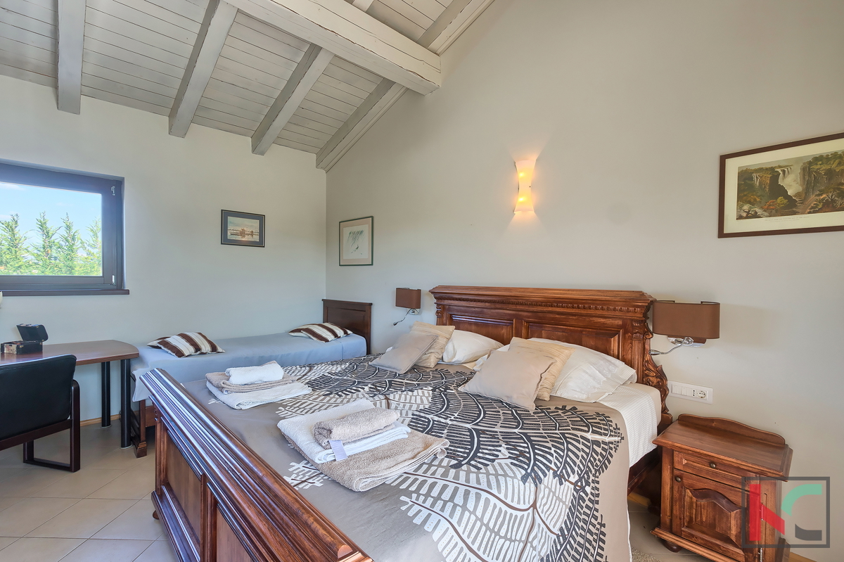 Istria - Juršić bella villa 400m2 su un ampio giardino / piscina 60m2