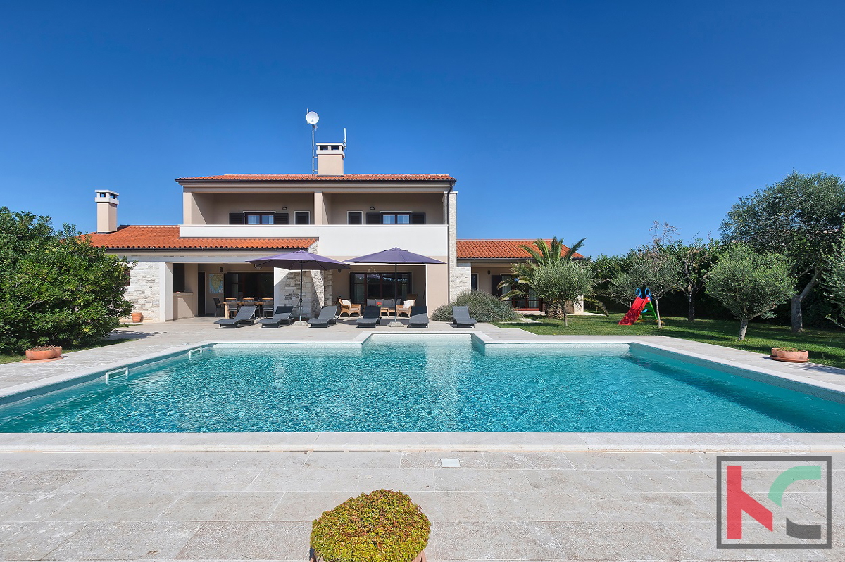 Istria - Juršić bella villa 400m2 su un ampio giardino / piscina 60m2