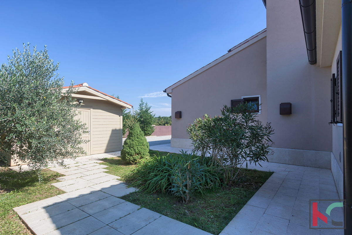 Istria - Juršić bella villa 400m2 su un ampio giardino / piscina 60m2