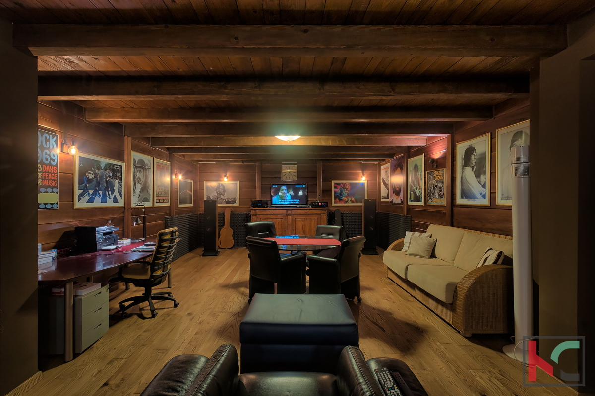 Istria - Juršić bella villa 400m2 su un ampio giardino / piscina 60m2