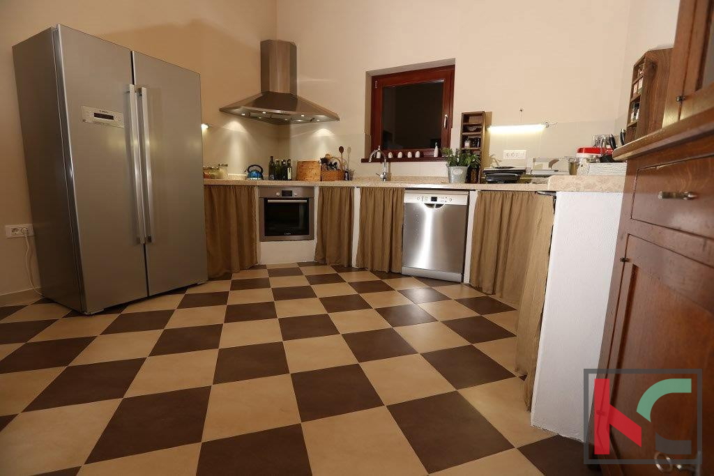 Istria - Juršić bella villa 400m2 su un ampio giardino / piscina 60m2