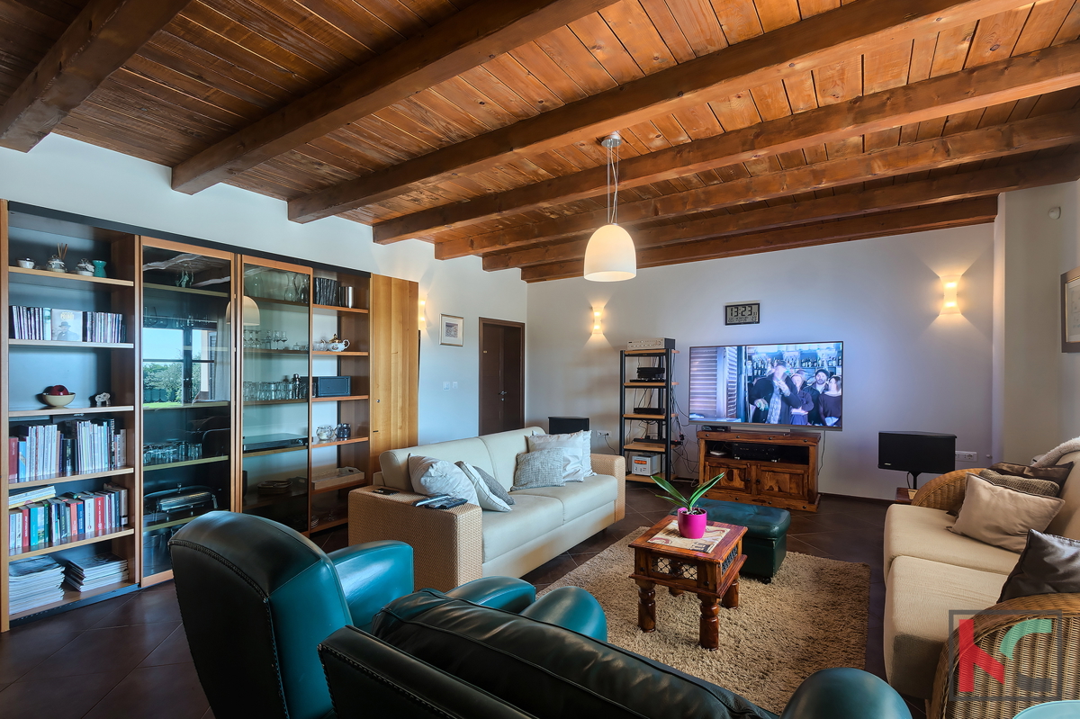 Istria - Juršić bella villa 400m2 su un ampio giardino / piscina 60m2