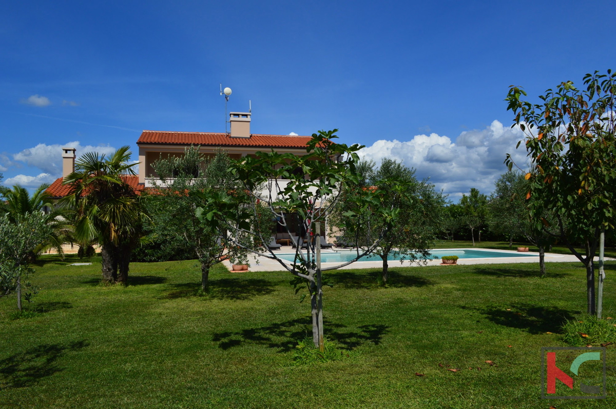 Istria - Juršić bella villa 400m2 su un ampio giardino / piscina 60m2