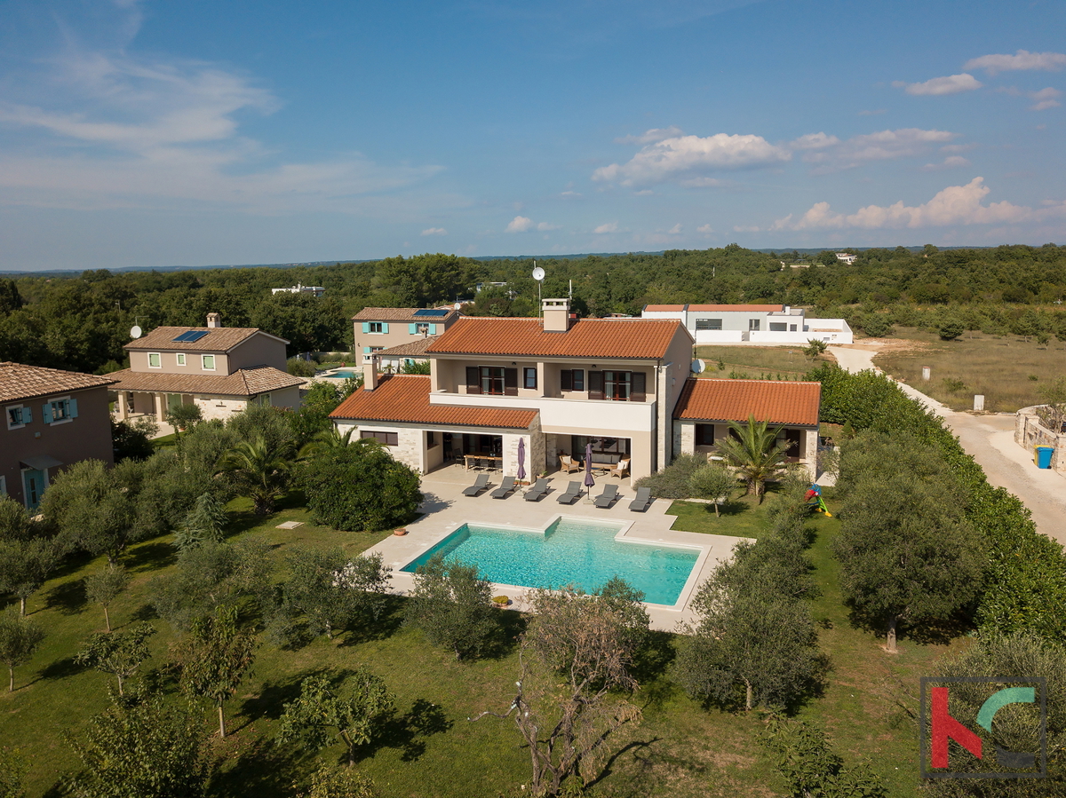 Istria - Juršić bella villa 400m2 su un ampio giardino / piscina 60m2