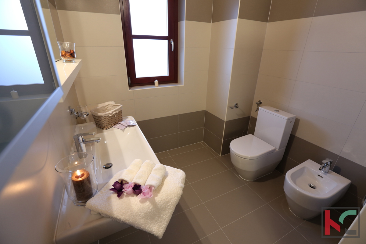 Istria - Juršić bella villa 400m2 su un ampio giardino / piscina 60m2