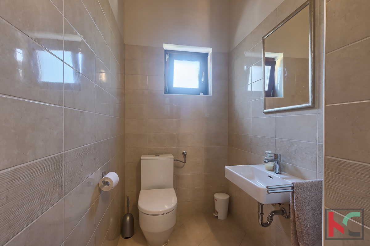 Istria - Juršić bella villa 400m2 su un ampio giardino / piscina 60m2