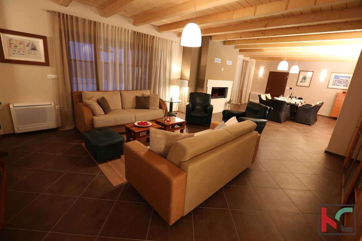 Istria - Juršić bella villa 400m2 su un ampio giardino / piscina 60m2