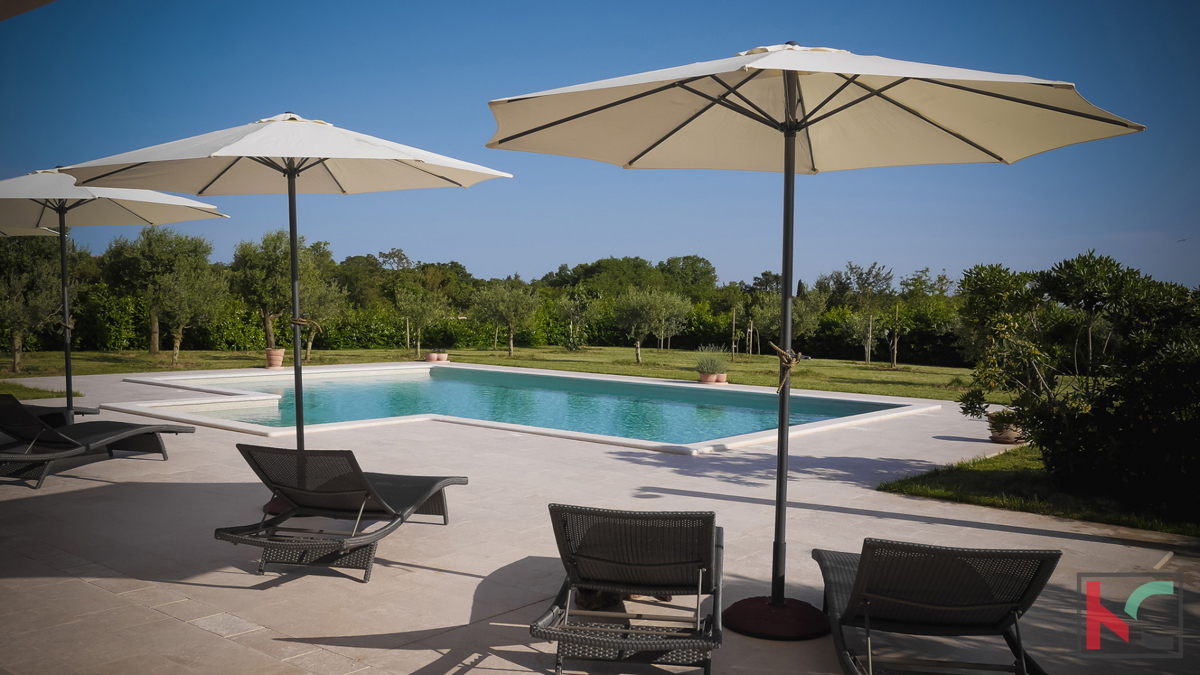 Istria - Juršić bella villa 400m2 su un ampio giardino / piscina 60m2