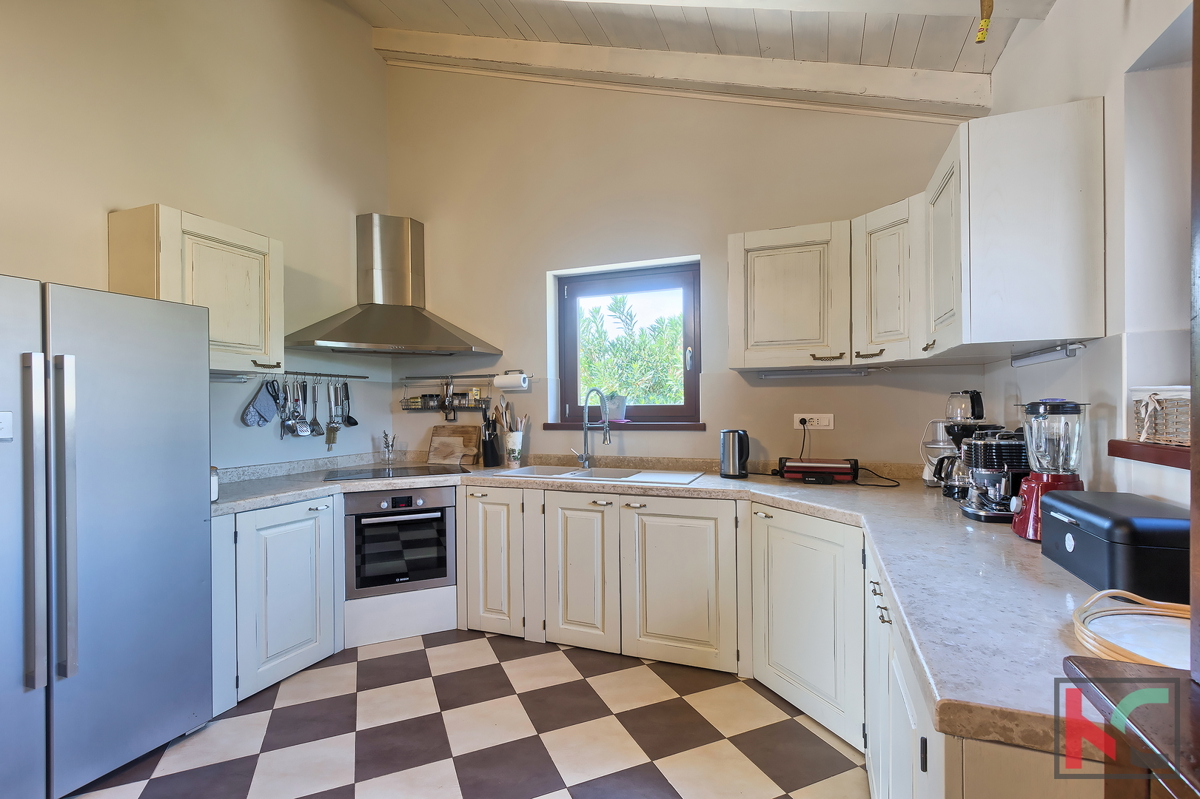 Istria - Juršić bella villa 400m2 su un ampio giardino / piscina 60m2