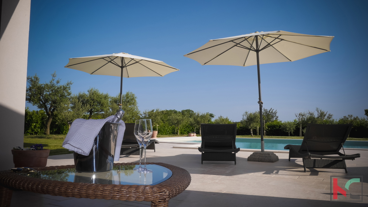 Istria - Juršić bella villa 400m2 su un ampio giardino / piscina 60m2