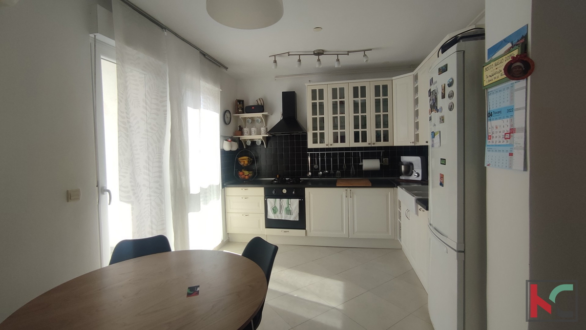 Pula, Veruda, appartamento unico con 3 camere da letto in una posizione attraente, a 500 m dal mare