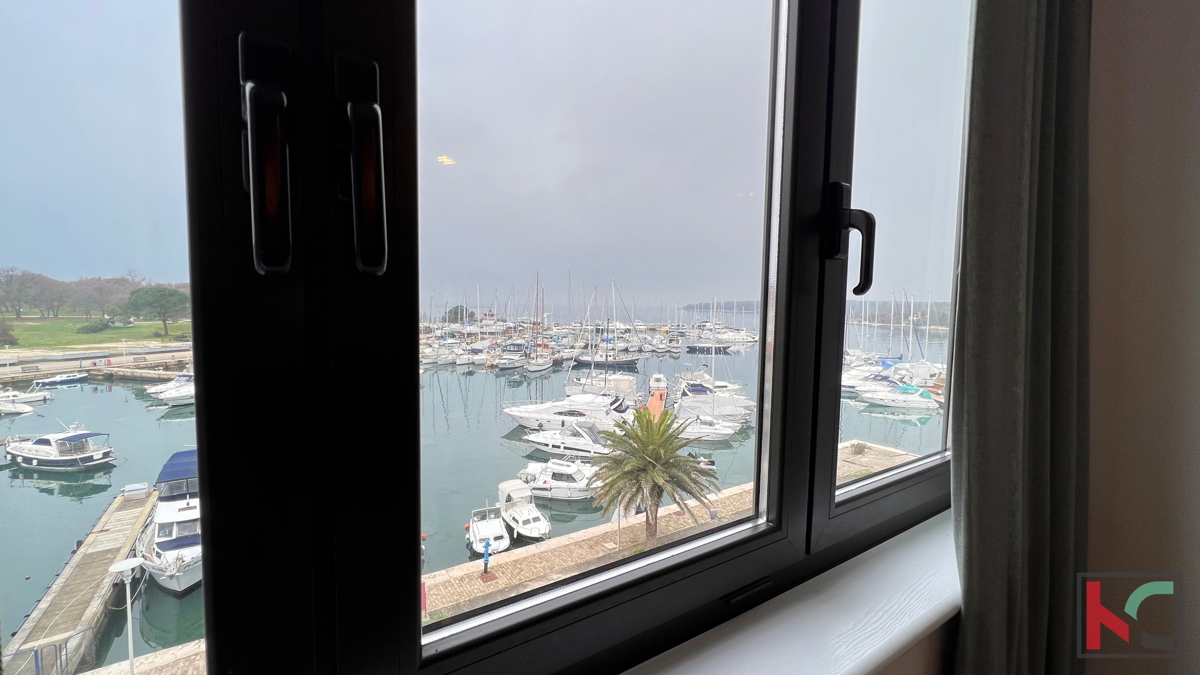 Istria, Parenzo, appartamento 39,64 m2, elegante appartamento a due piani con una vista mare impagabile #vendita