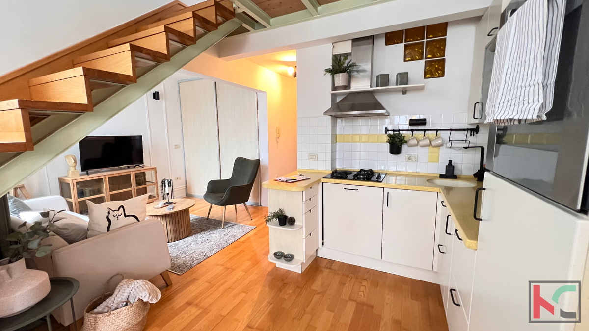 Istria, Parenzo, appartamento 39,64 m2, elegante appartamento a due piani con una vista mare impagabile #vendita